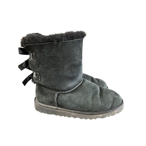 UGG Bailey Bow II Sheepskin Black Suede Winter Boots Women’s Size 6 Girls 5 - Picture 11 of 11